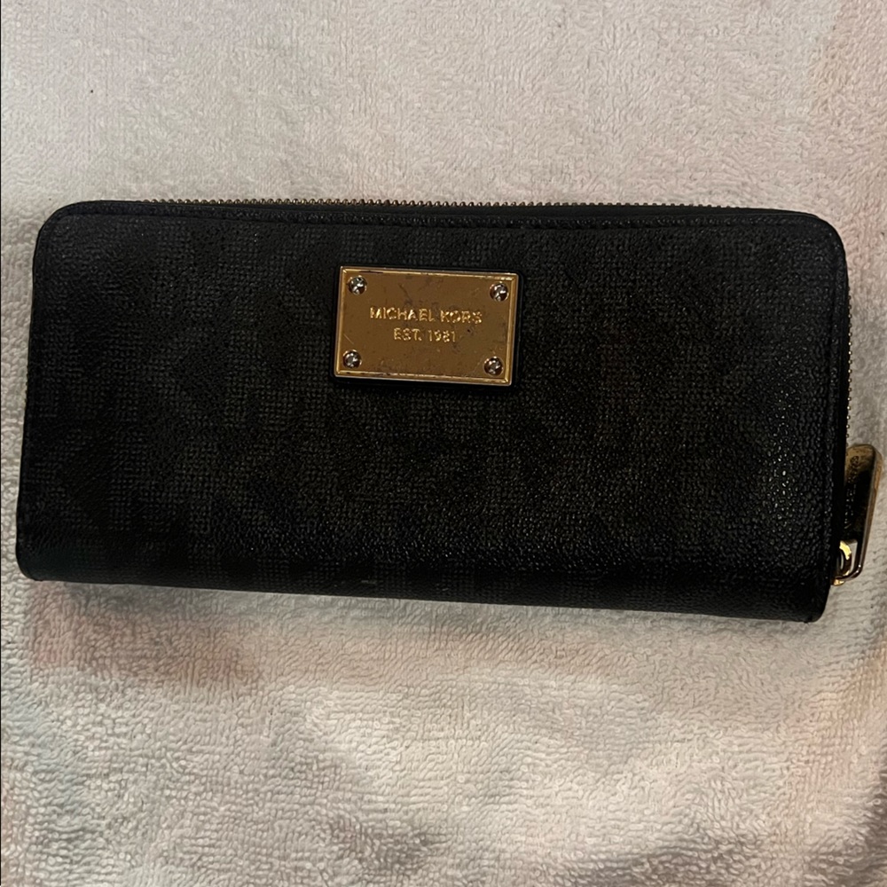 Classic Logo Michael Kors Wallet